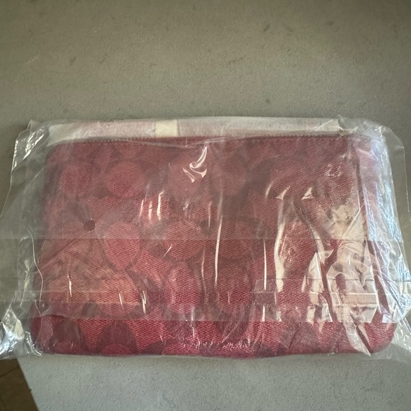 NWT Genuine Leather Coach Wristlet in Red Signature Style - Picture 10 of 10